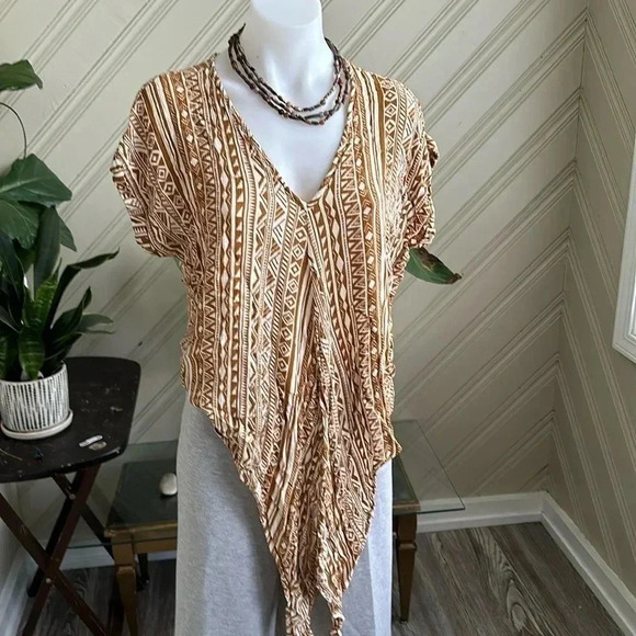 Vici Tribal Print Vneck Front Tie Top Small - Picture 1 of 9